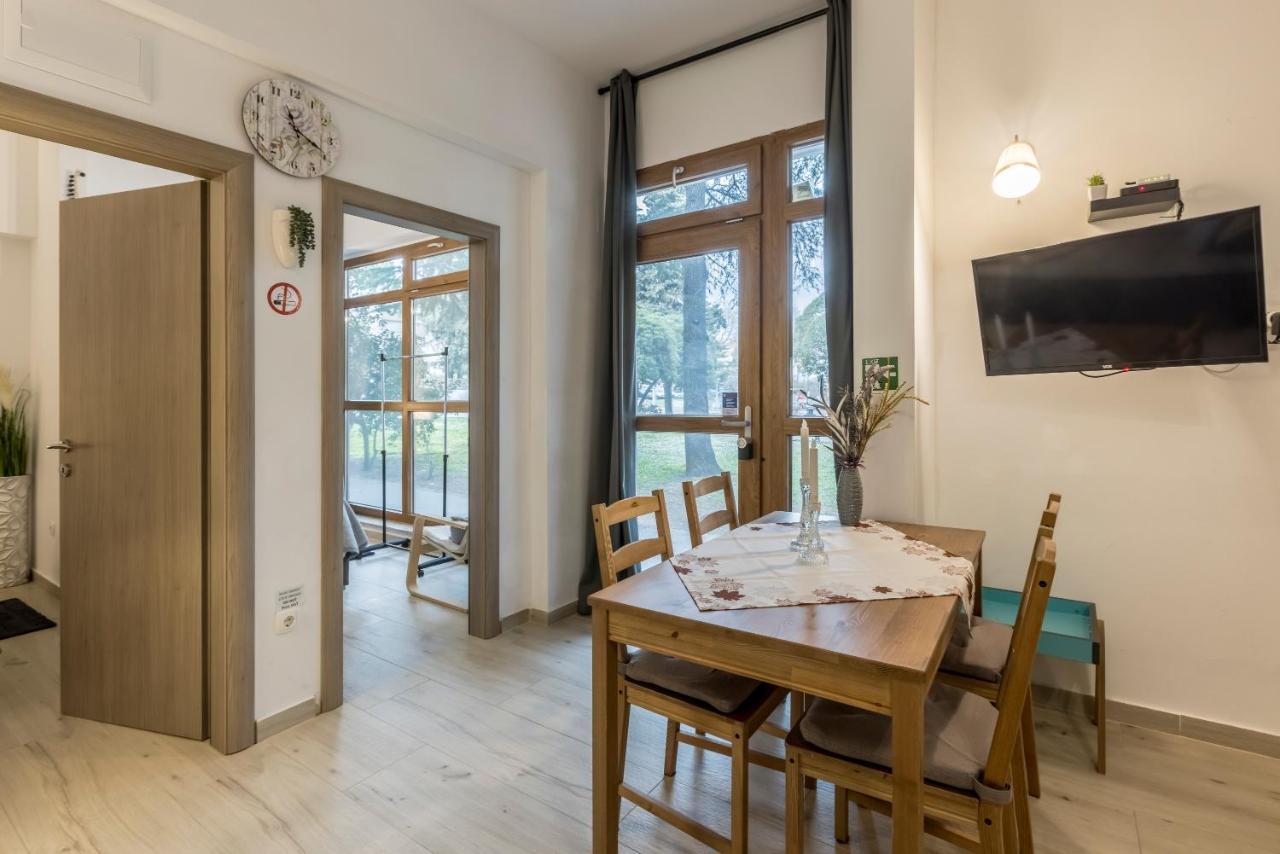 Palomia A Apartment Split Exterior photo