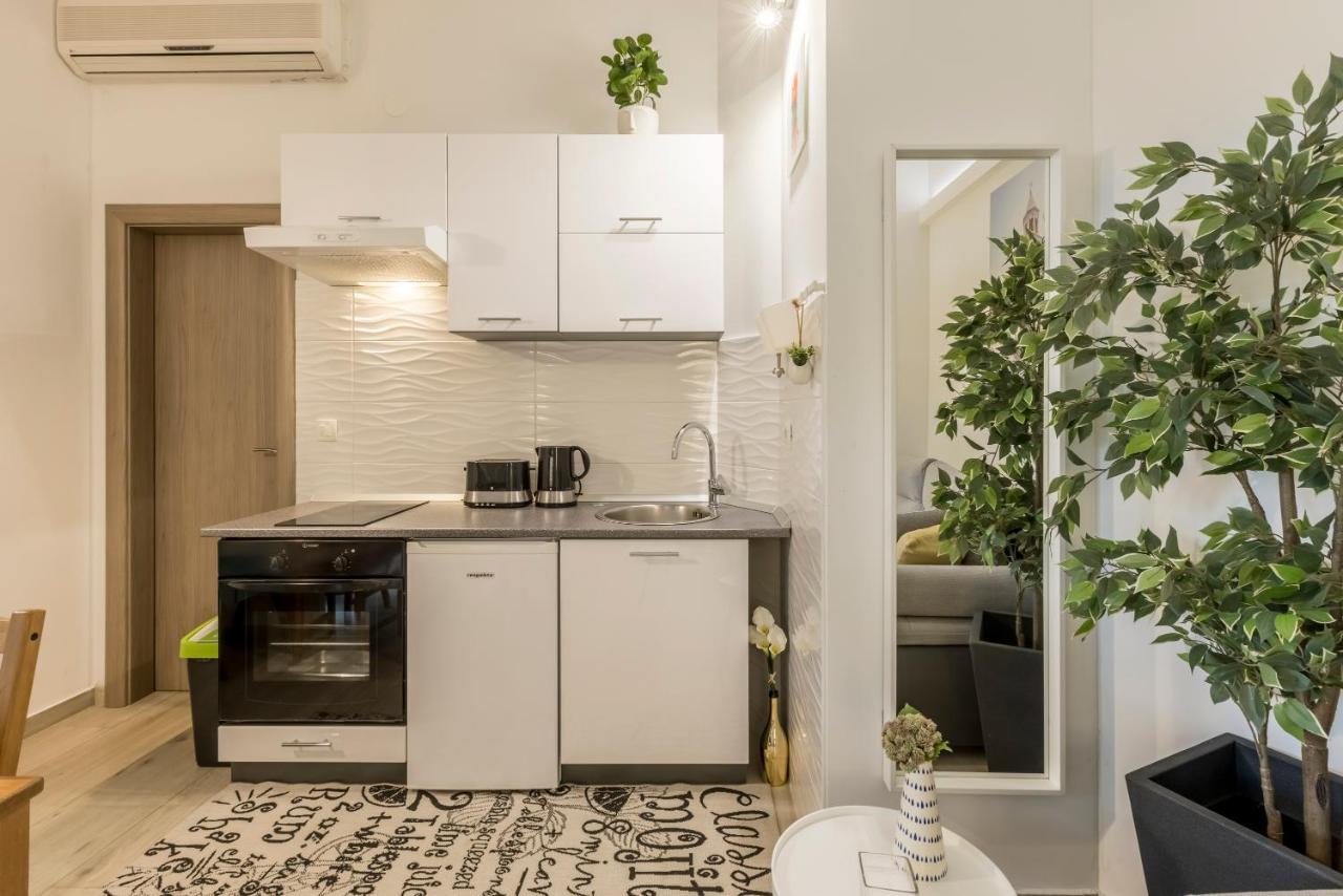 Palomia A Apartment Split Exterior photo