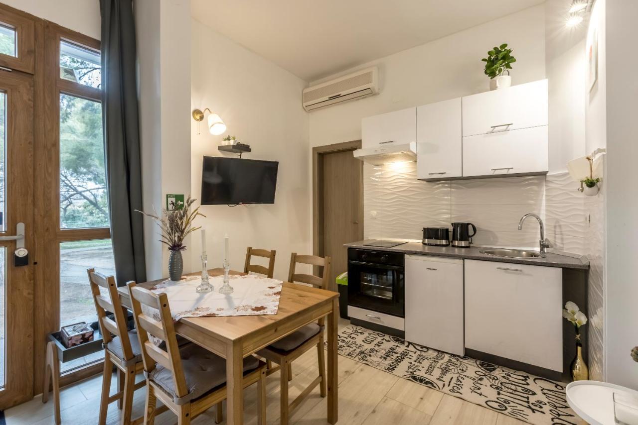 Palomia A Apartment Split Exterior photo