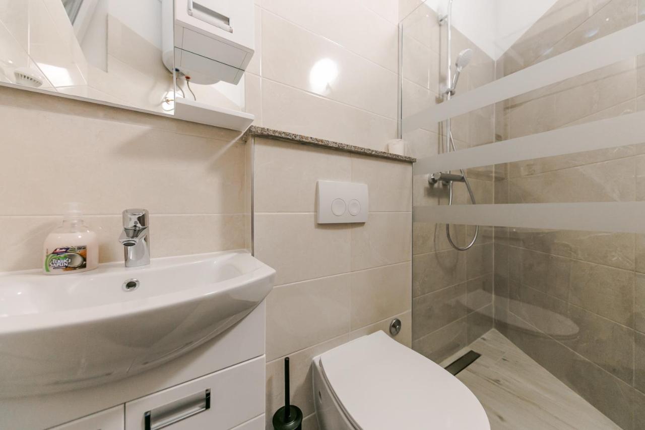 Palomia A Apartment Split Exterior photo